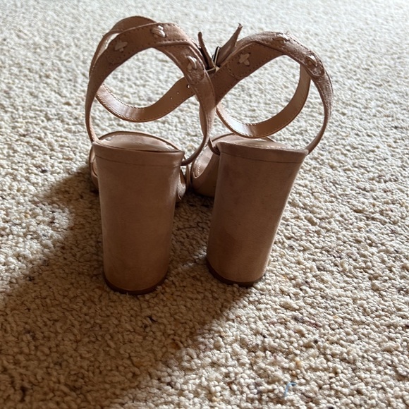 Express Heels - Picture 4 of 5